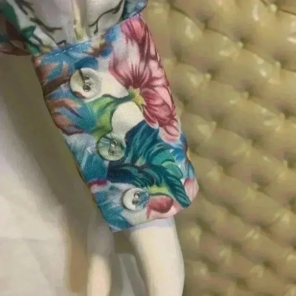 CUTELY COVERED MAXI FLORAL DRESS SIZE MEDIUM.  D9 - Picture 3 of 16